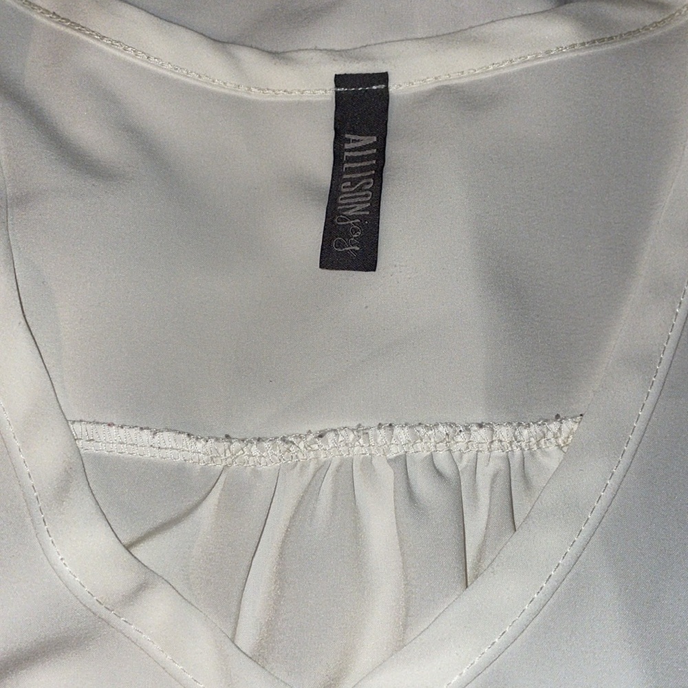 Allison Joy Elegant White V-Neck Blouse. Size Medium - Picture 3 of 4
